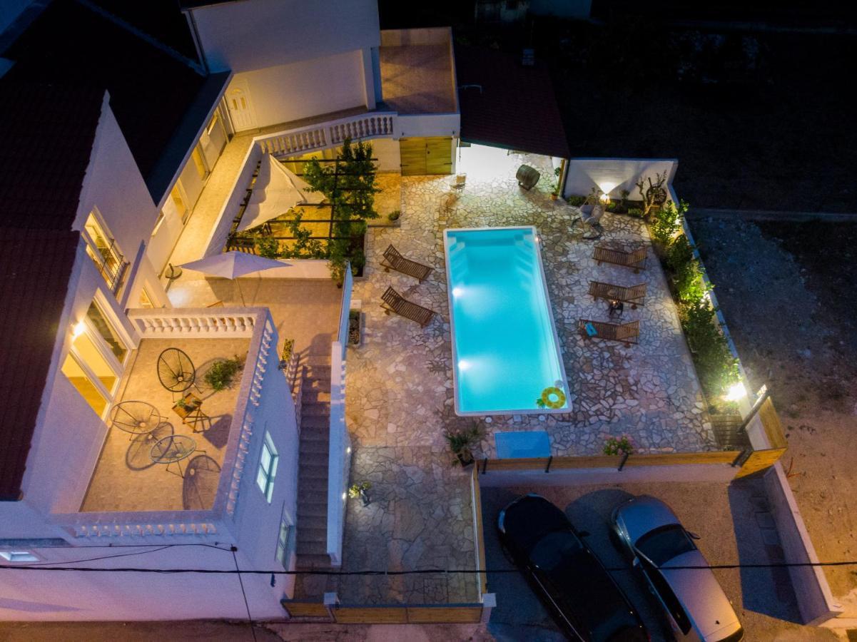 Apartments Barbara Tribalj エクステリア 写真