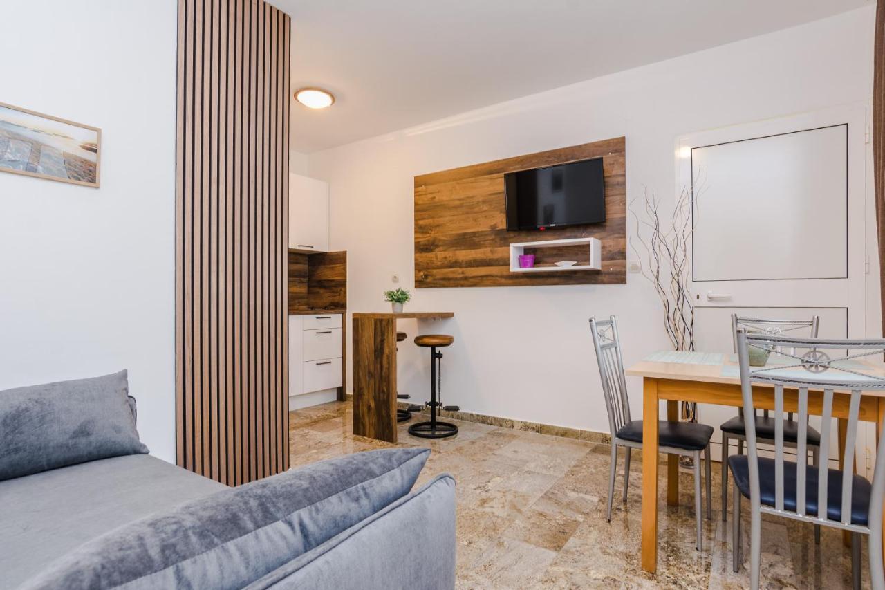 Apartments Barbara Tribalj エクステリア 写真